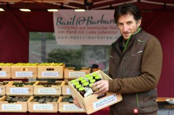 Basil & Barbarea auf dem Wochenmarkt